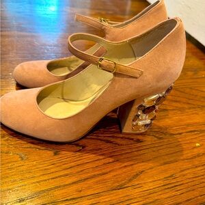 Beautiful embellished Pumps